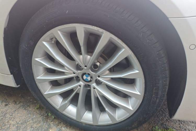 Used BMW 5 Series 2020 530Li Luxury Edition Premium Package Right Front Wheel Hub