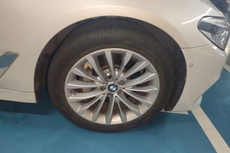 Used BMW 5 Series 2020 530Li Luxury Edition Premium Package Right Front Wheel Hub
