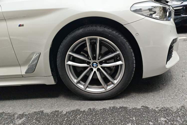 Used BMW 5 Series 2020 525Li M Sport Package Right Front Wheel Hub