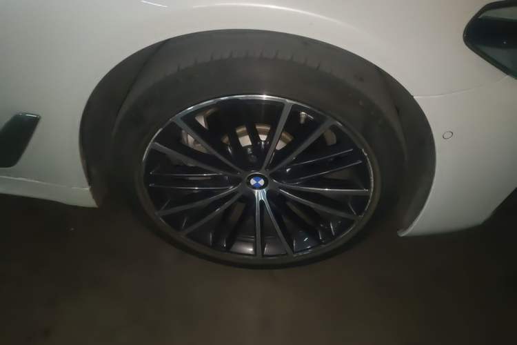 Used BMW 5 Series 2020 530Li Leading Model M Sport Package Right Front Wheel Hub