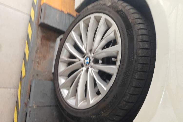 Used BMW 5 Series 2020 525Li Luxury Package Right Front Wheel Hub