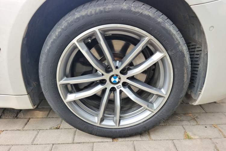 Used BMW 5 Series 2020 525Li M Sport Package Right Front Wheel Hub