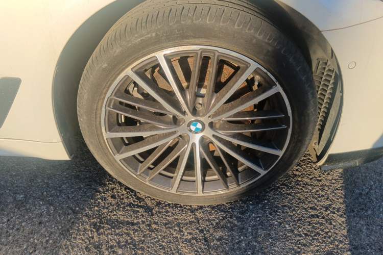 Used BMW 5 Series 2020 530Li Luxury Edition M Sport Package Right Front Wheel Hub