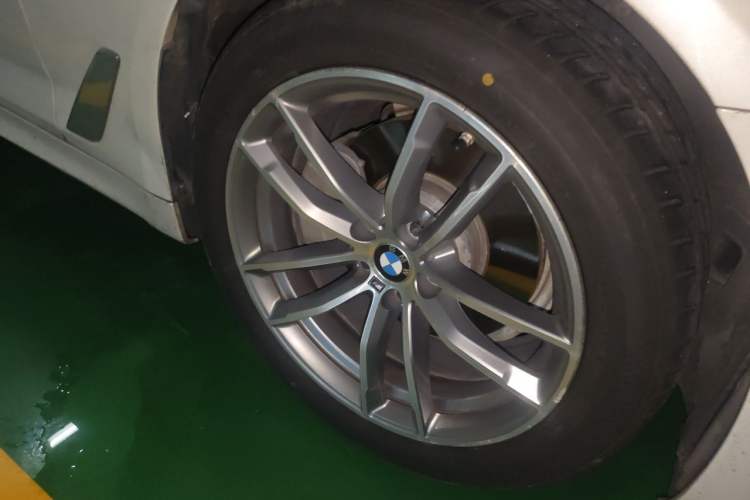 Used BMW 5 Series 2020 525Li M Sport Package Right Front Wheel Hub