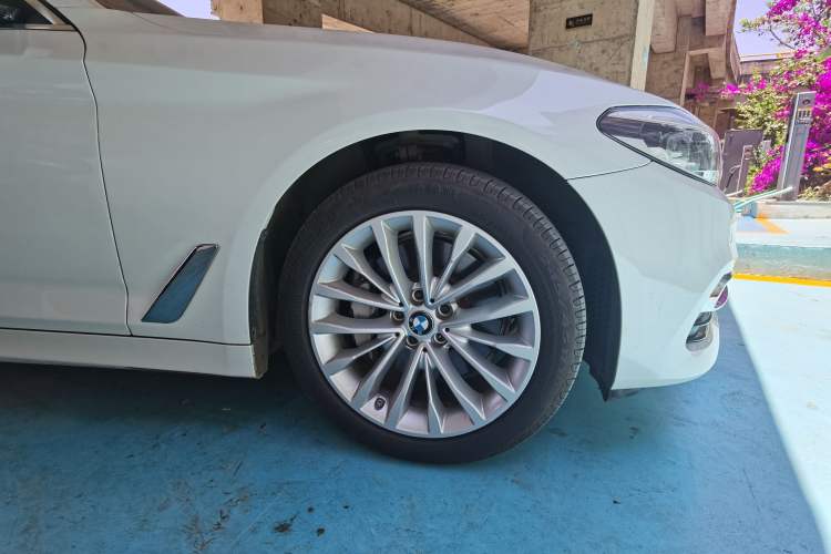 Used BMW 5 Series 2020 530Li Leading Edition Luxury Package Right Front Wheel Hub