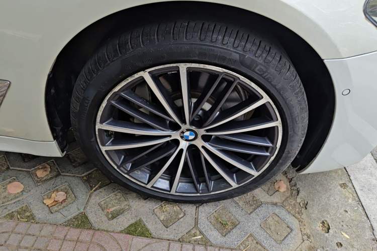 Used BMW 5 Series 2020 530Li Luxury Edition M Sport Package Right Front Wheel Hub