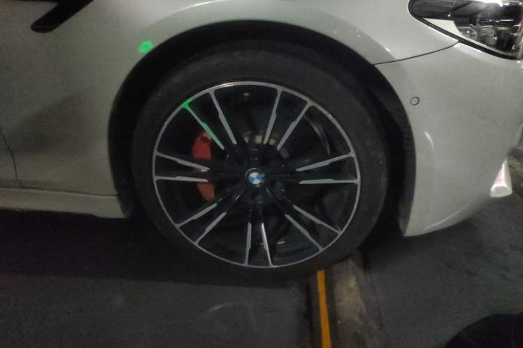 Used BMW 5 Series 2020 530Li Luxury Edition M Sport Package Right Front Wheel Hub