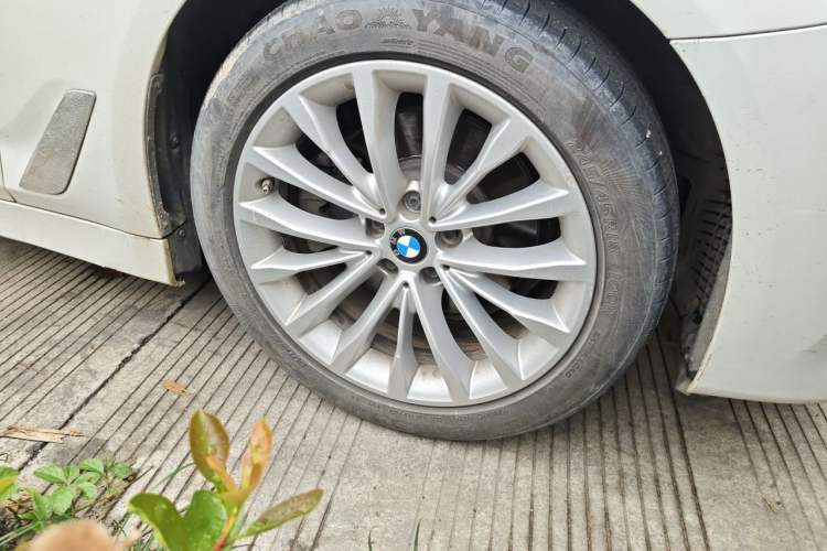 Used BMW 5 Series 2020 525Li Luxury Package Right Front Wheel Hub