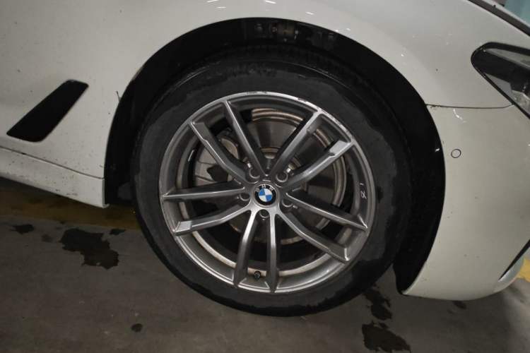 Used BMW 5 Series 2020 525i M Sport Package Right Front Wheel Hub