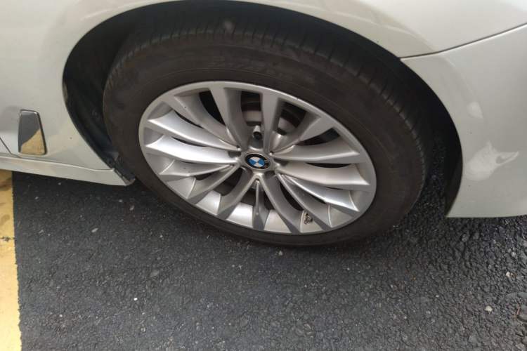 Used BMW 5 Series 2020 530Li Leading Edition Luxury Package Right Front Wheel Hub