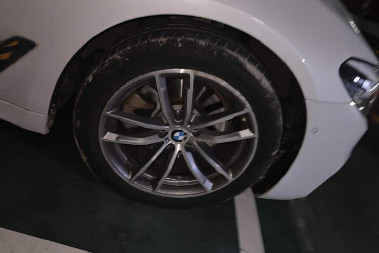 Used BMW 5 Series 2020 525Li M Sport Package Right Front Wheel Hub