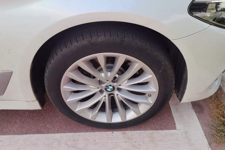 Used BMW 5 Series 2020 525Li Luxury Package Right Front Wheel Hub