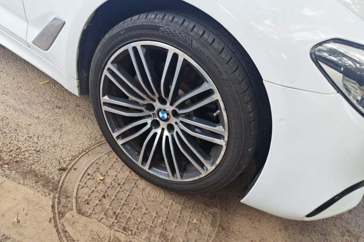Used BMW 5 Series 2020 530Li Leading Model M Sport Package Right Front Wheel Hub