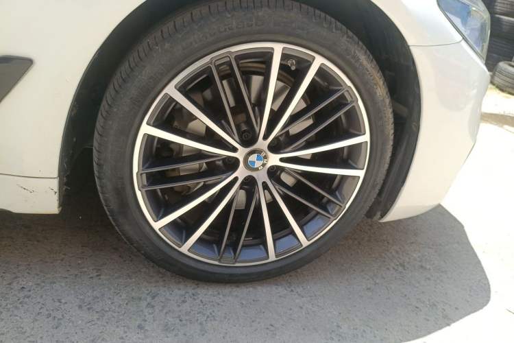 Used BMW 5 Series 2020 530Li Leading Model M Sport Package Right Front Wheel Hub