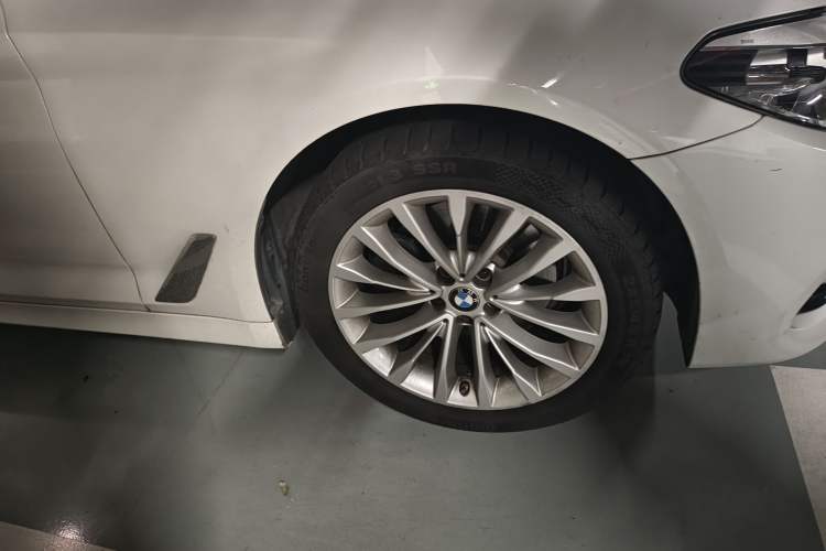 Used BMW 5 Series 2020 525Li Luxury Package Right Front Wheel Hub