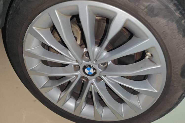 Used BMW 5 Series 2020 525Li Luxury Package Right Front Wheel Hub