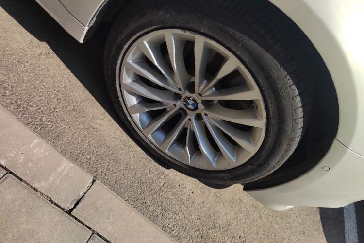 Used BMW 5 Series 2020 530Li Luxury Edition Premium Package Right Front Wheel Hub