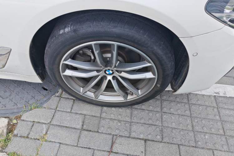 Used BMW 5 Series 2020 525Li M Sport Package Right Front Wheel Hub