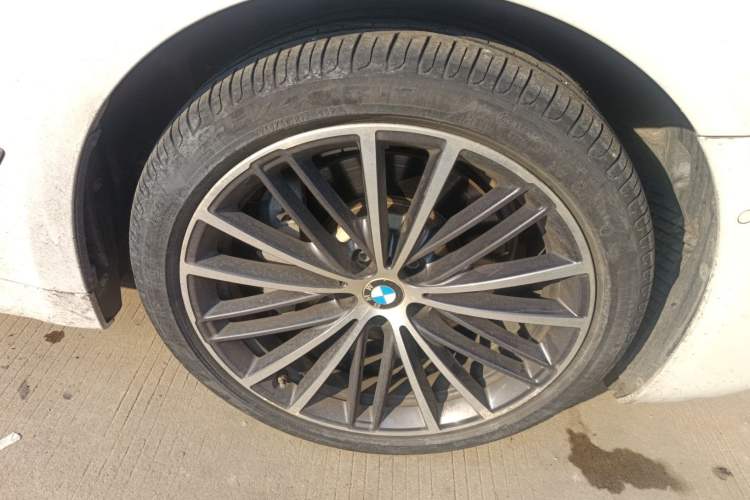 Used BMW 5 Series 2020 530Li Leading Model M Sport Package Right Front Wheel Hub