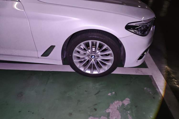 Used BMW 5 Series 2020 530Li Leading Edition Luxury Package Right Front Wheel Hub