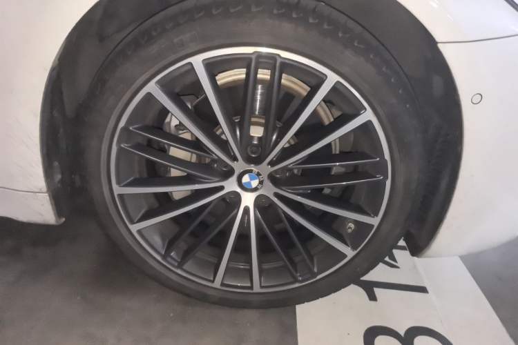 Used BMW 5 Series 2020 530Li Leading Model M Sport Package Right Front Wheel Hub