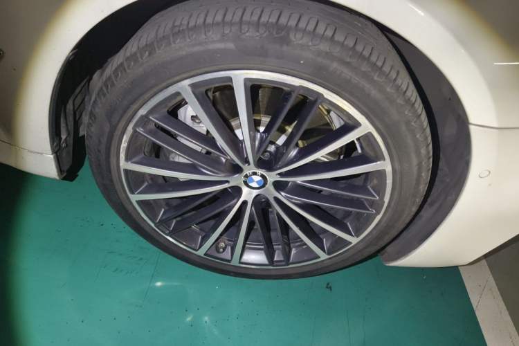 Used BMW 5 Series 2020 530Li Leading Model M Sport Package Right Front Wheel Hub