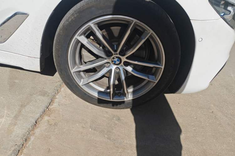 Used BMW 5 Series 2020 525Li M Sport Package Right Front Wheel Hub