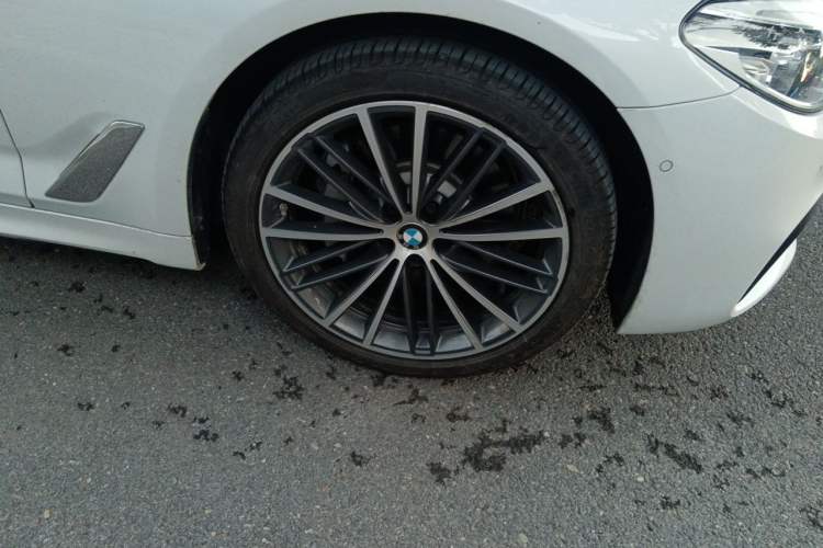 Used BMW 5 Series 2020 530Li Leading Model M Sport Package Right Front Wheel Hub