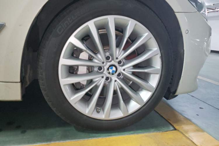 Used BMW 5 Series 2020 530Li Luxury Edition Premium Package Right Front Wheel Hub