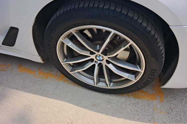 Used BMW 5 Series 2020 525Li M Sport Package Right Front Wheel Hub