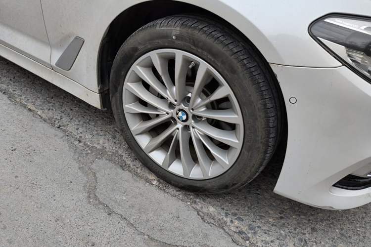 Used BMW 5 Series 2020 530Li Luxury Edition Premium Package Right Front Wheel Hub