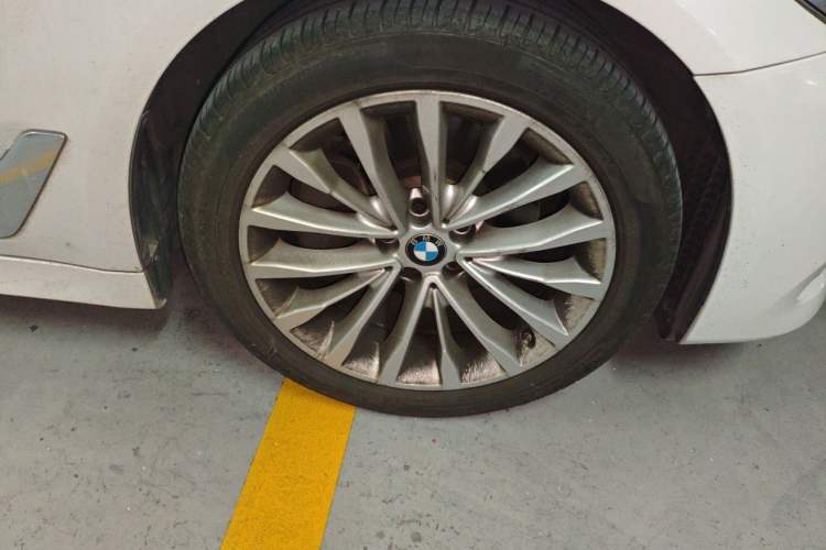 Used BMW 5 Series 2020 525Li Luxury Package Right Front Wheel Hub