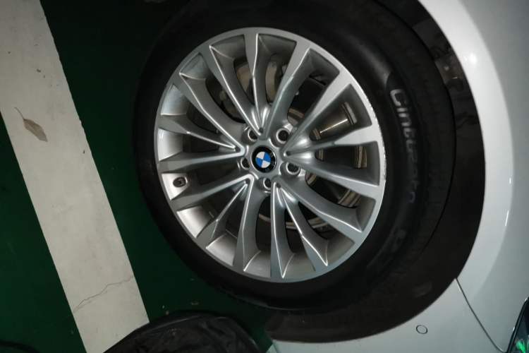 Used BMW 5 Series 2020 525Li Luxury Package Right Front Wheel Hub