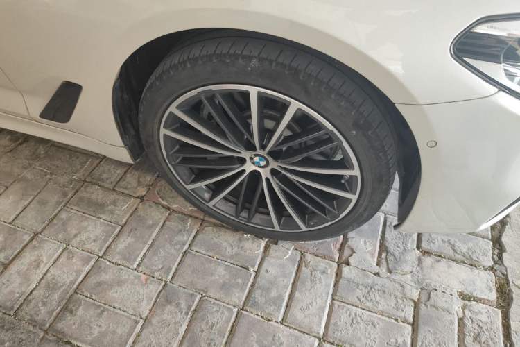 Used BMW 5 Series 2020 530Li Leading Model M Sport Package Right Front Wheel Hub