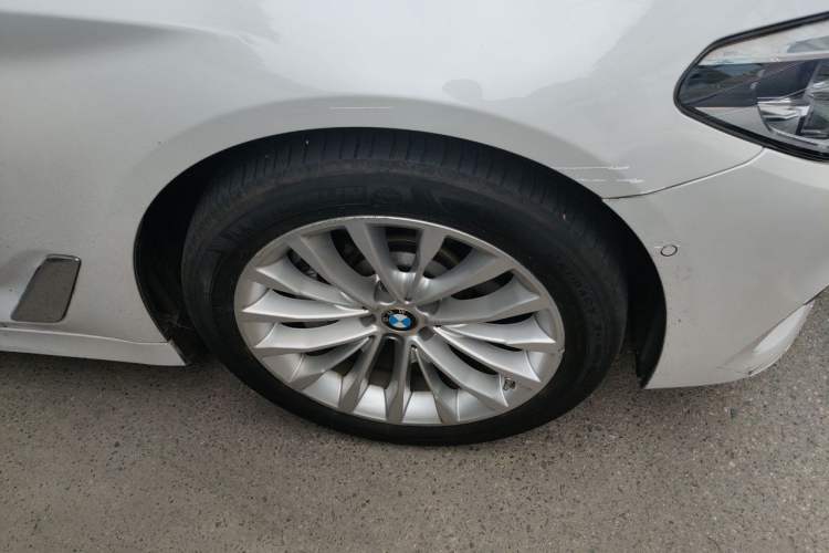 Used BMW 5 Series 2020 530Li Leading Edition Luxury Package Right Front Wheel Hub