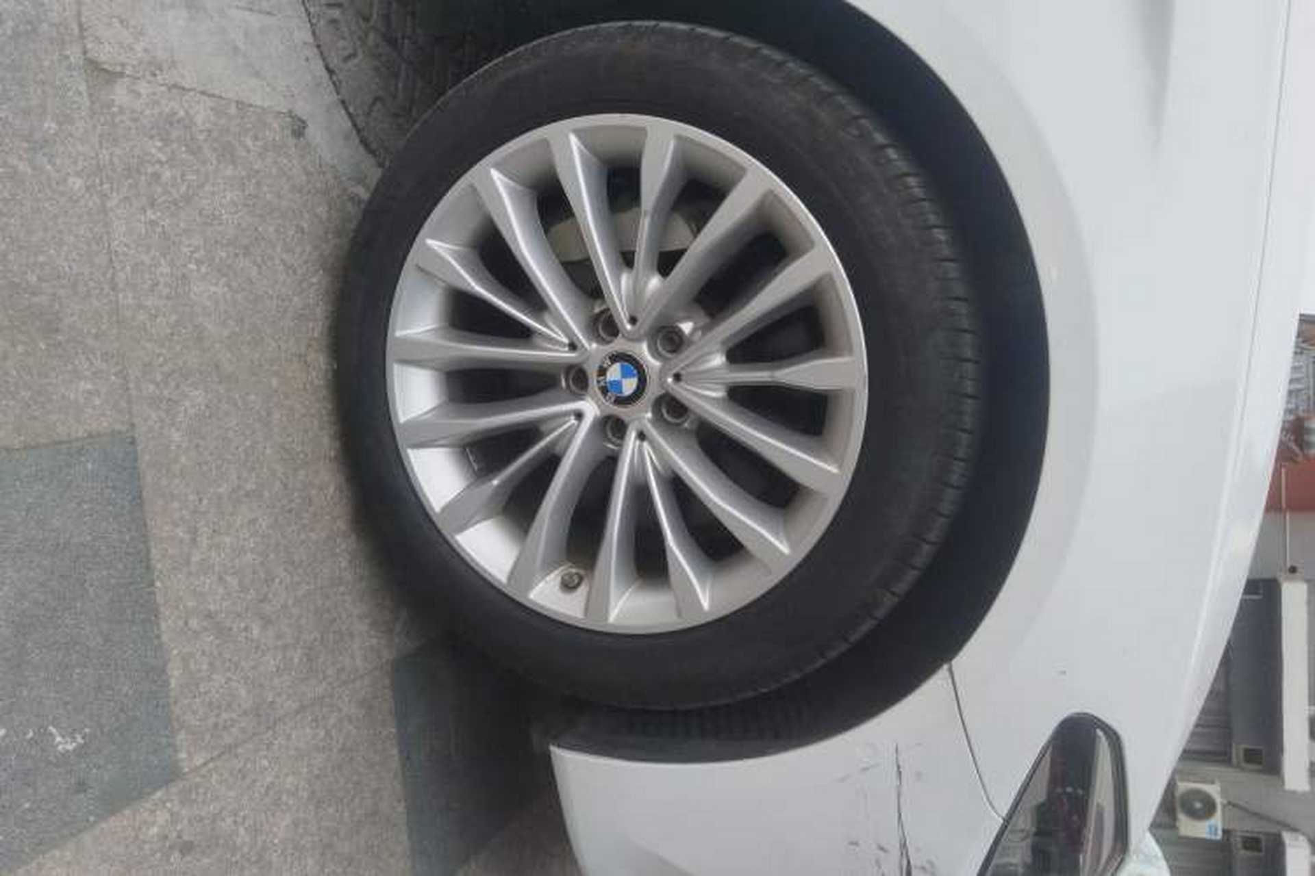 Used BMW 5 Series 2020 530Li Luxury Edition Premium Package Right Front Wheel Hub