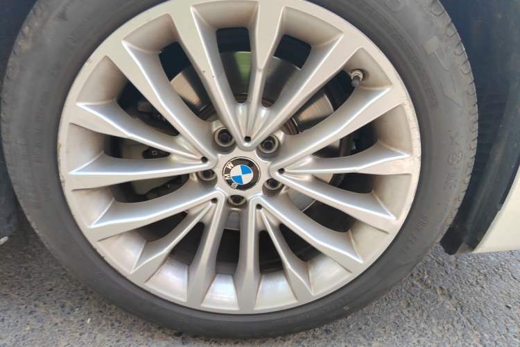 Used BMW 5 Series 2020 525Li Luxury Package Right Front Wheel Hub