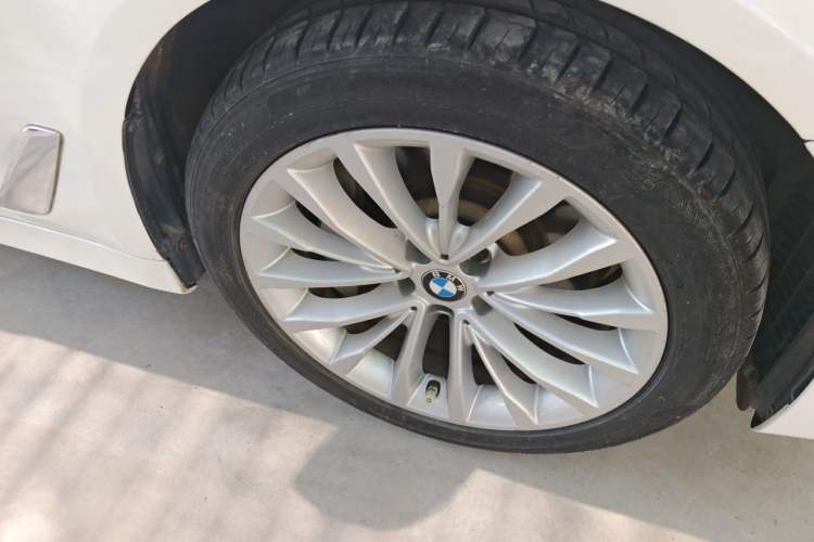 Used BMW 5 Series 2020 530Li Luxury Edition Premium Package Right Front Wheel Hub