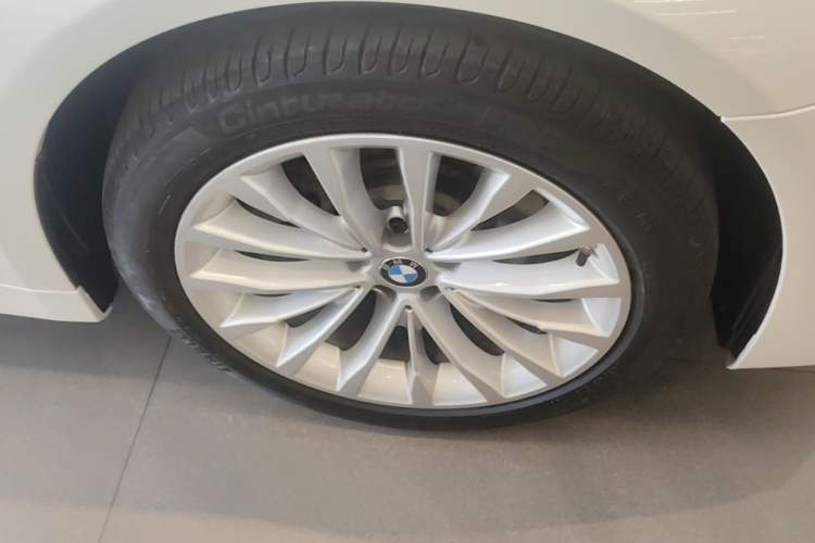 Used BMW 5 Series 2020 525Li Luxury Package Right Front Wheel Hub