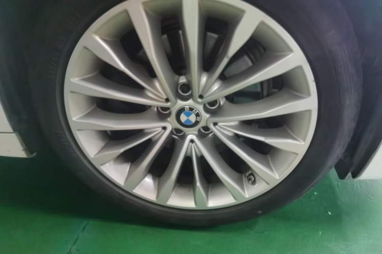 Used BMW 5 Series 2020 525Li Luxury Package Right Front Wheel Hub