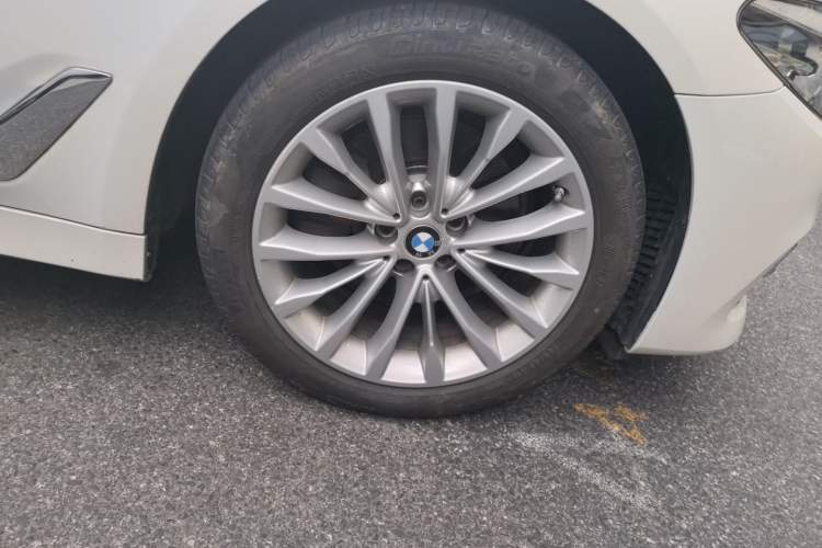 Used BMW 5 Series 2020 525Li Luxury Package Right Front Wheel Hub