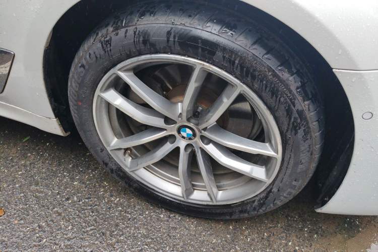 Used BMW 5 Series 2020 525Li M Sport Package Right Front Wheel Hub