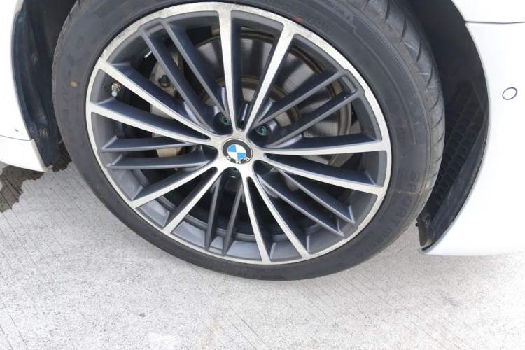 Used BMW 5 Series 2020 530Li Luxury Edition M Sport Package Right Front Wheel Hub