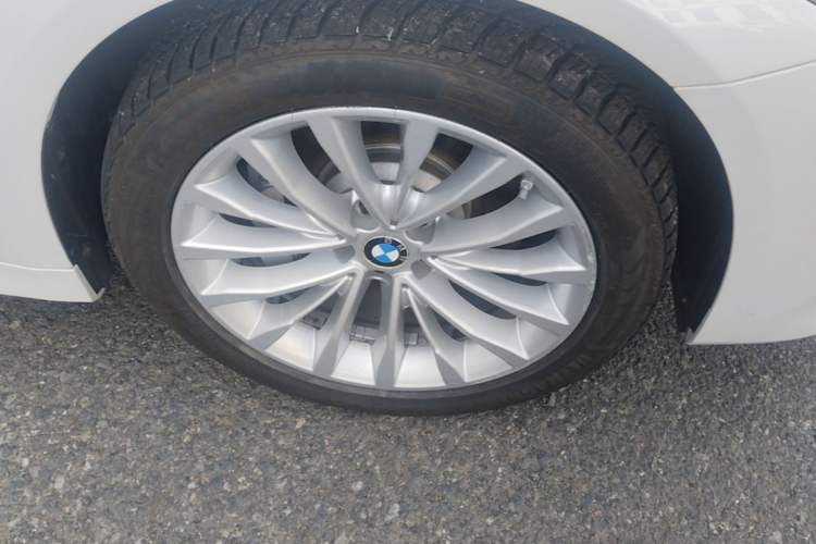 Used BMW 5 Series 2020 530Li xDrive Luxury Package Right Front Wheel Hub