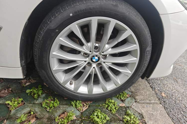 Used BMW 5 Series 2020 525Li Luxury Package Right Front Wheel Hub