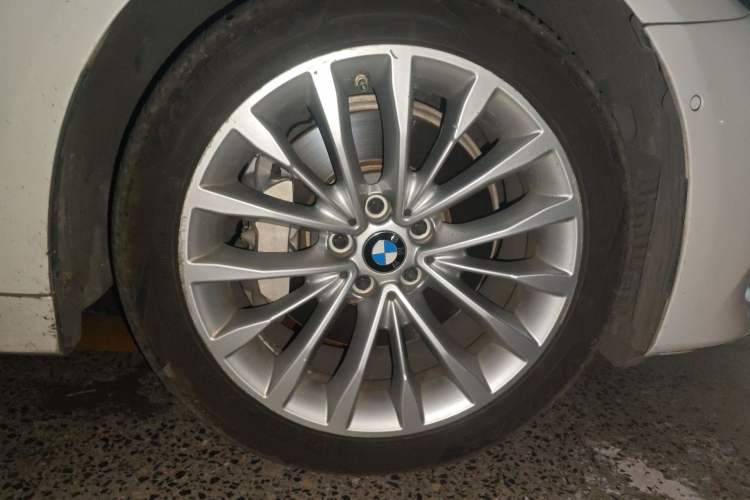 Used BMW 5 Series 2020 530Li Leading Edition Luxury Package Right Front Wheel Hub