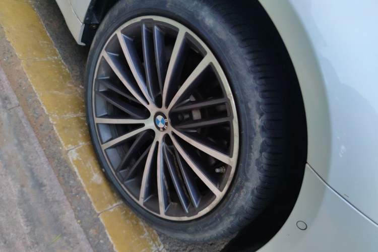 Used BMW 5 Series 2020 530Li Leading Model M Sport Package Right Front Wheel Hub