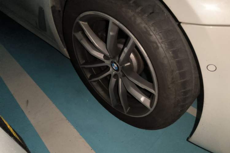 Used BMW 5 Series 2020 525Li M Sport Package Right Front Wheel Hub