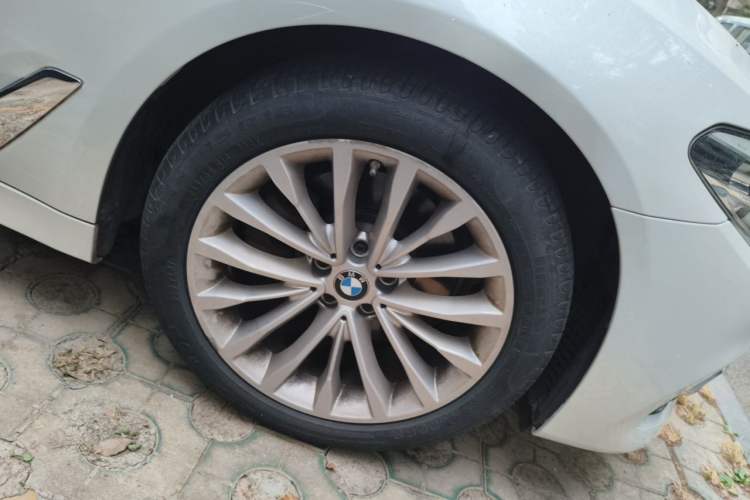 Used BMW 5 Series 2020 525Li Luxury Package Right Front Wheel Hub