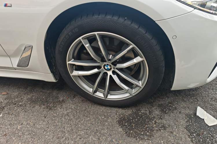 Used BMW 5 Series 2020 525Li M Sport Package Right Front Wheel Hub